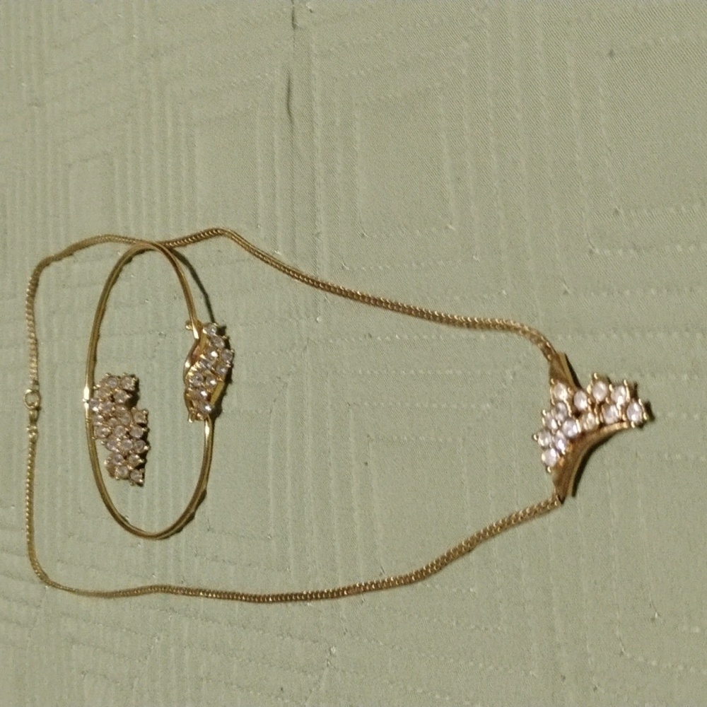 Avon 3 piece jewelry set